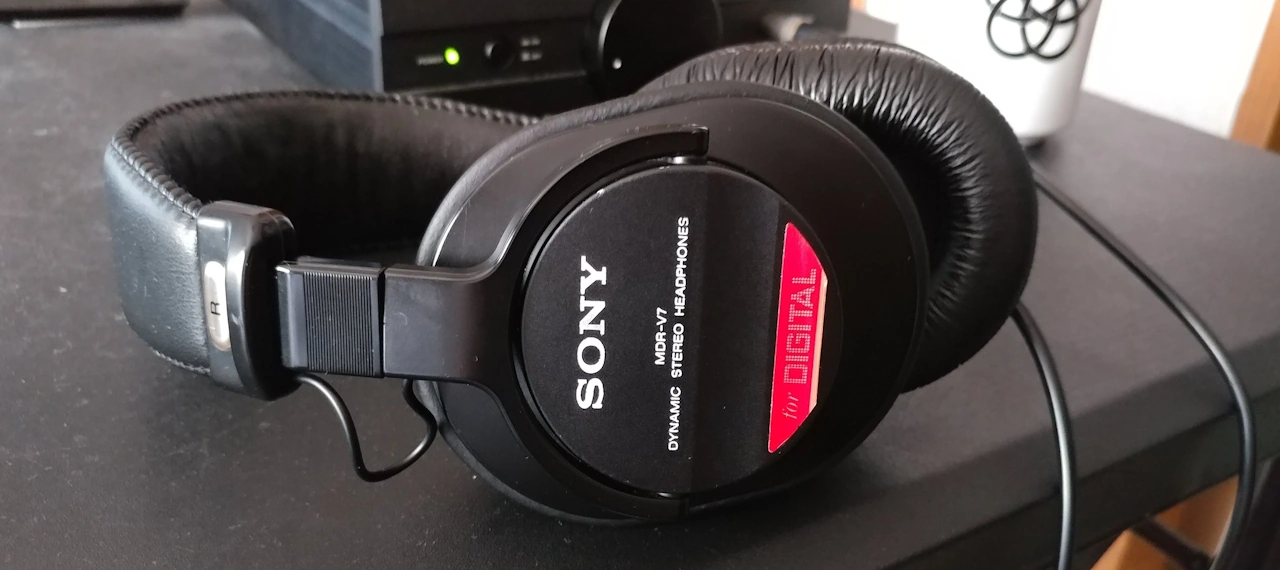 1987 Sony MDR-V6 Stereo Headphones