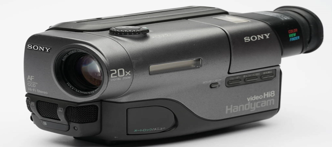 1991 Sony Handycam CCD-TR1