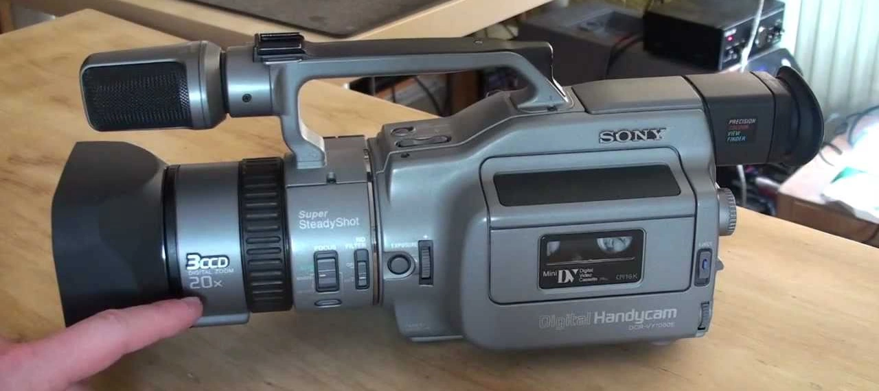 1995 Sony Digital Handycam DCR-VX1000